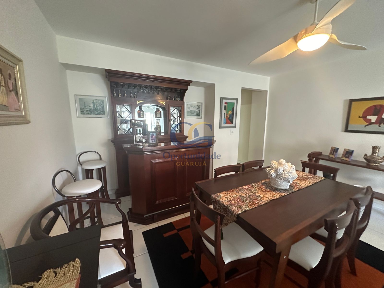 Apartamento na Praia das Pitangueiras, Guarujá - SP