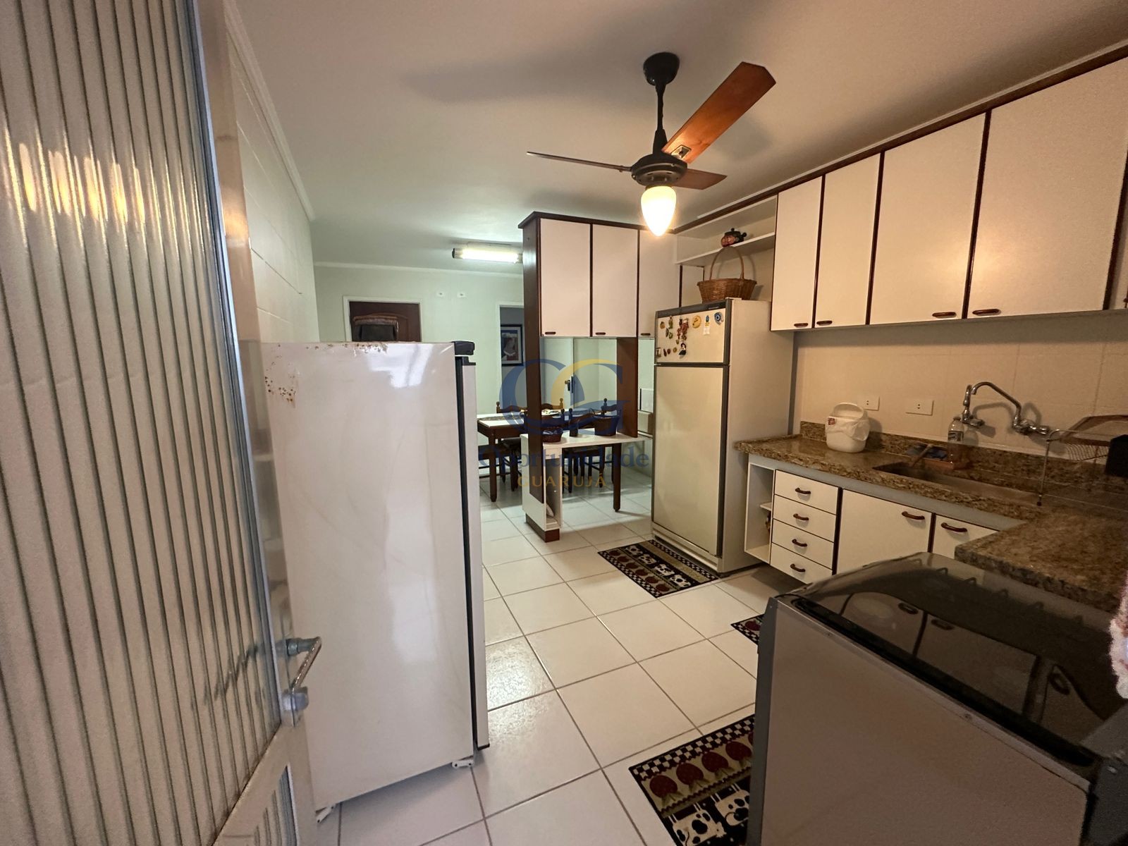 Apartamento na Praia das Pitangueiras, Guarujá - SP