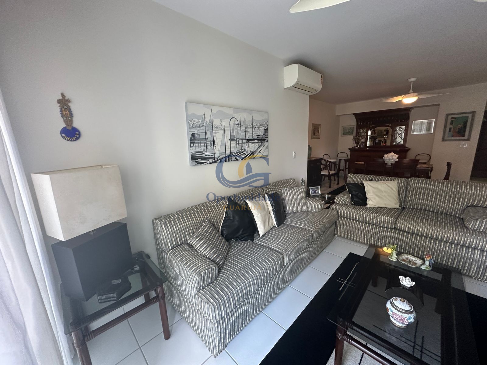 Apartamento na Praia das Pitangueiras, Guarujá - SP