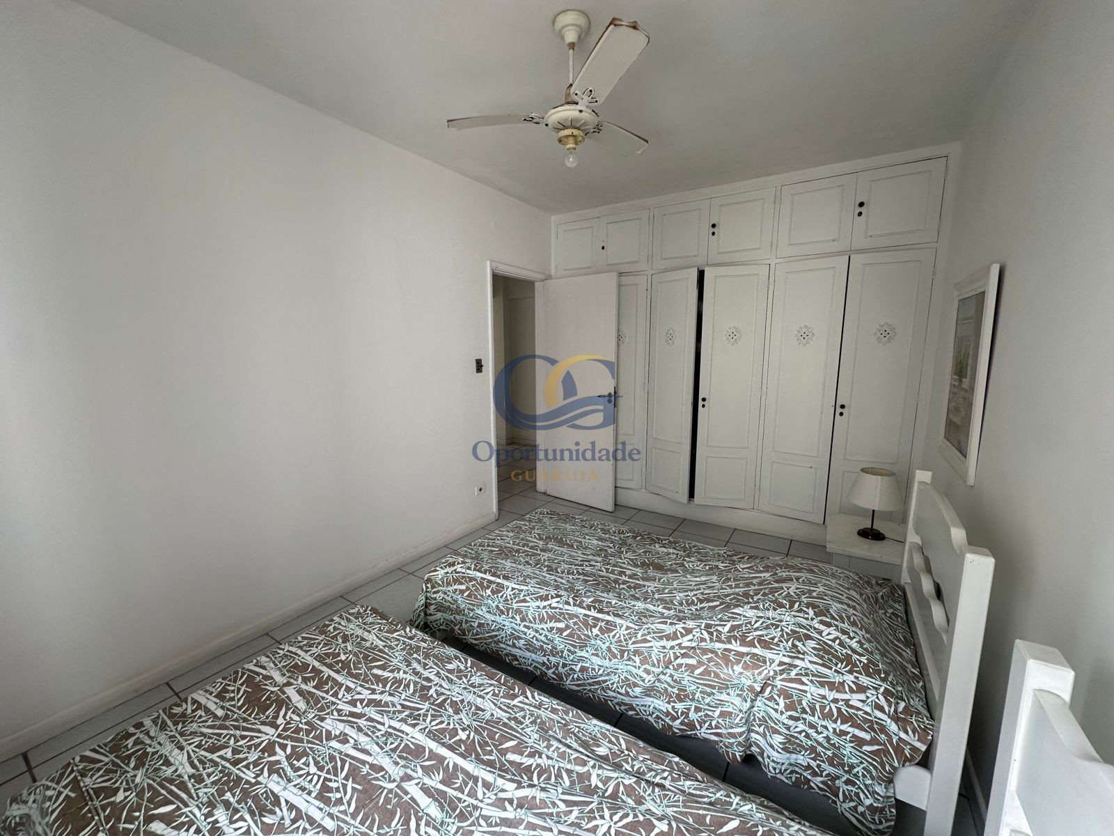 Apartamento na Praia das Pitangueiras, Guarujá - SP