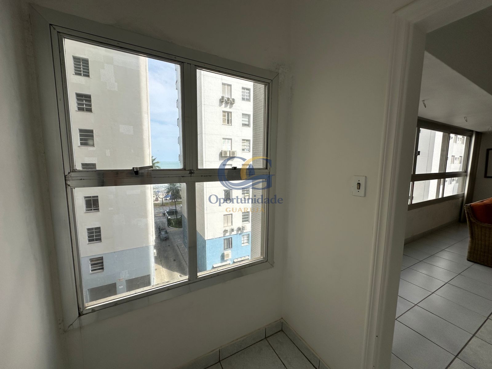Apartamento na Praia das Pitangueiras, Guarujá - SP