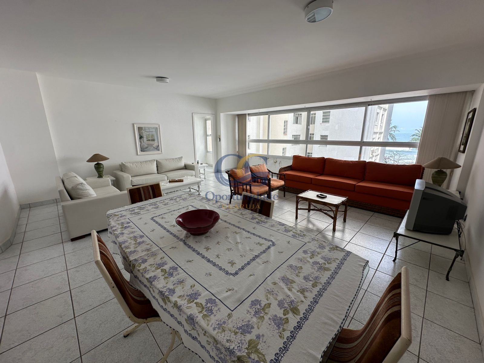 Apartamento na Praia das Pitangueiras, Guarujá - SP