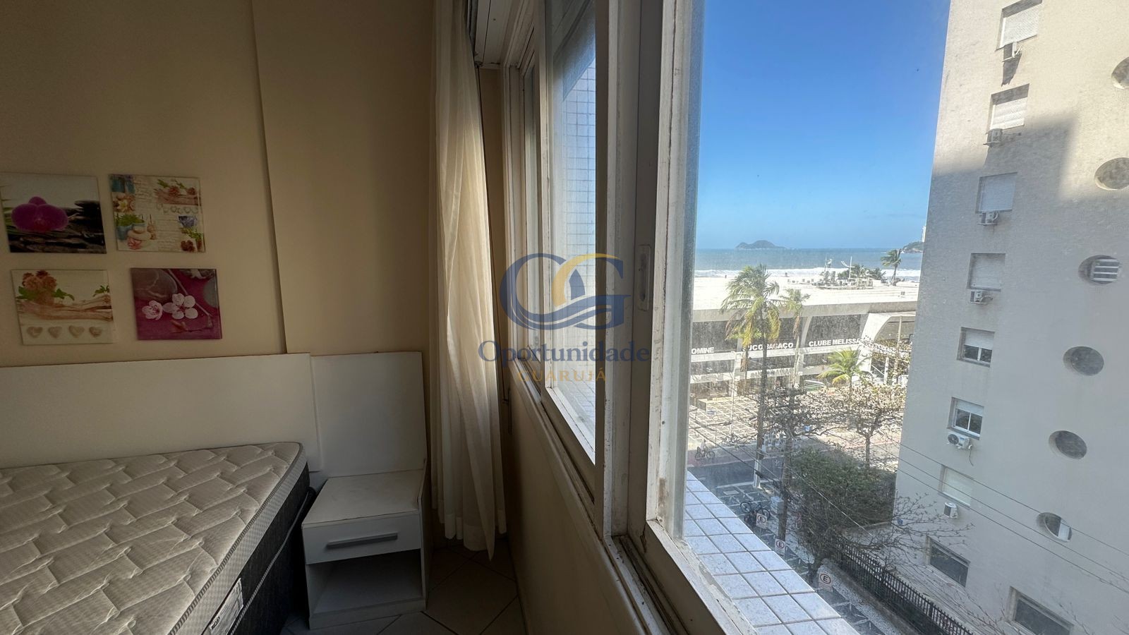Apartamento na Praia das Pitangueiras, Guarujá - SP