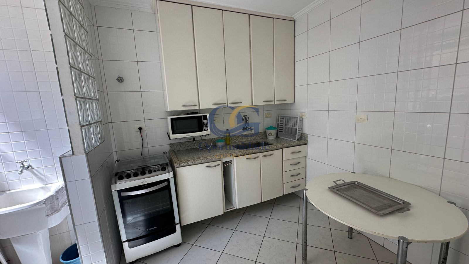 Apartamento na Praia das Pitangueiras, Guarujá - SP