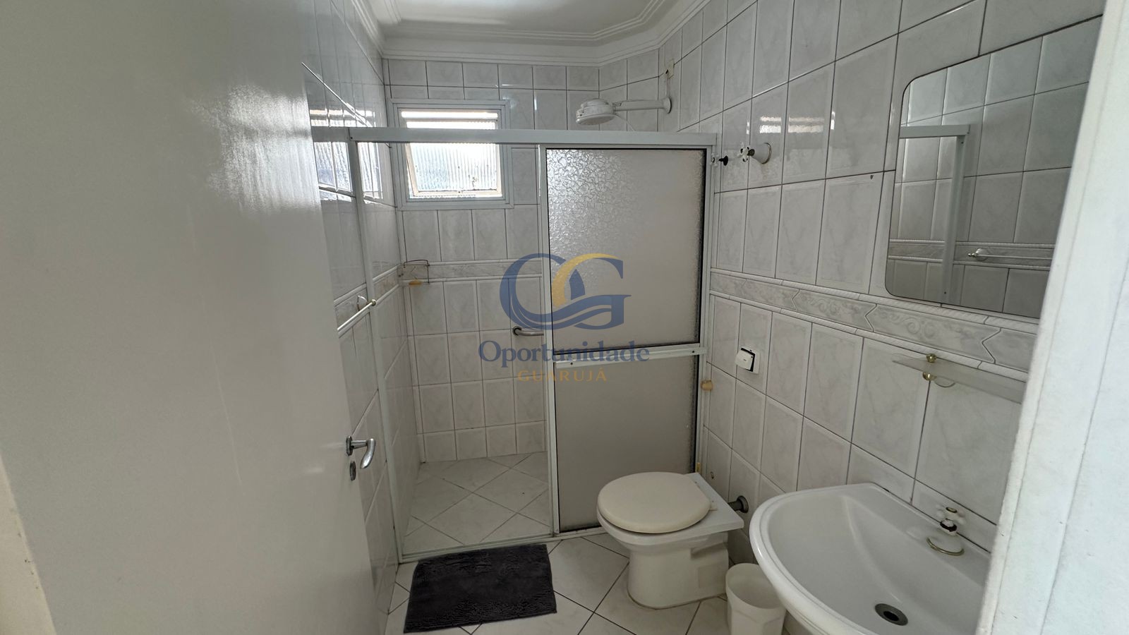 Apartamento na Praia das Pitangueiras, Guarujá - SP