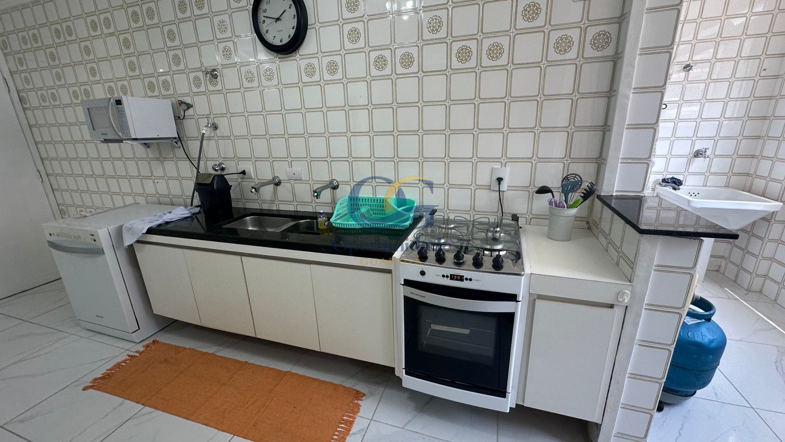 Apartamento na Praia das Pitangueiras, Guarujá - SP