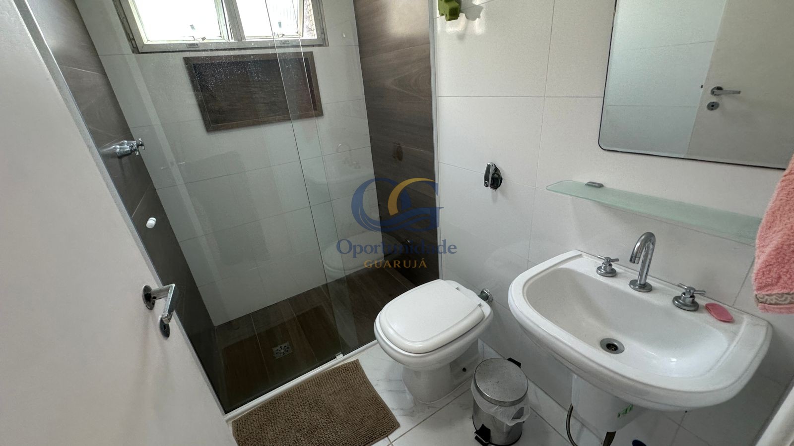 Apartamento na Praia das Pitangueiras, Guarujá - SP