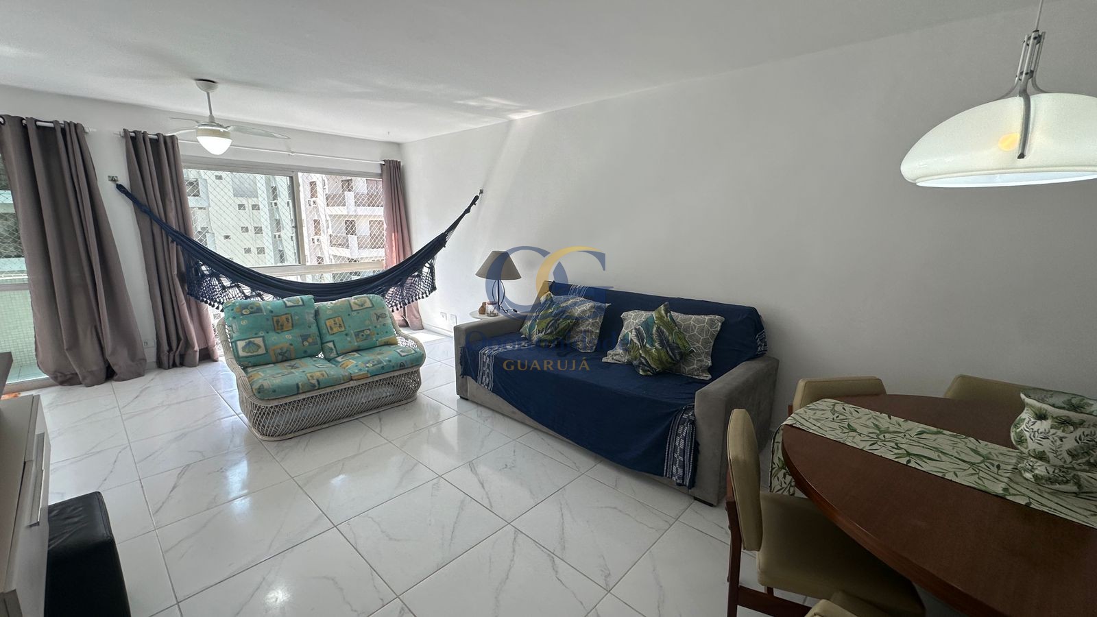 Apartamento na Praia das Pitangueiras, Guarujá - SP
