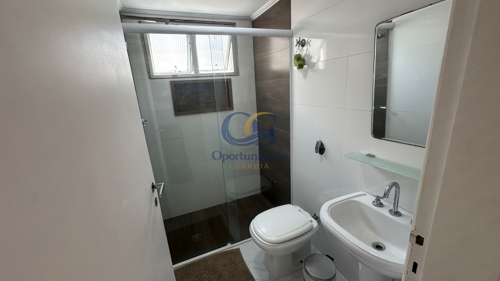 Apartamento na Praia das Pitangueiras, Guarujá - SP