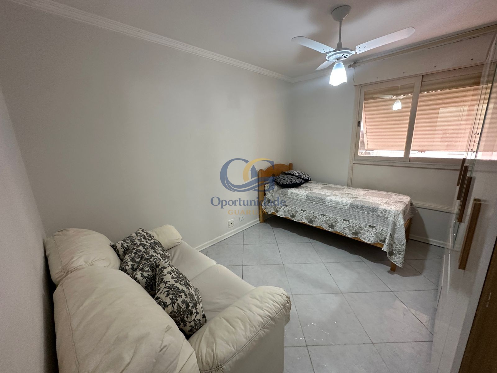 Apartamento na Praia das Pitangueiras, Guarujá - SP