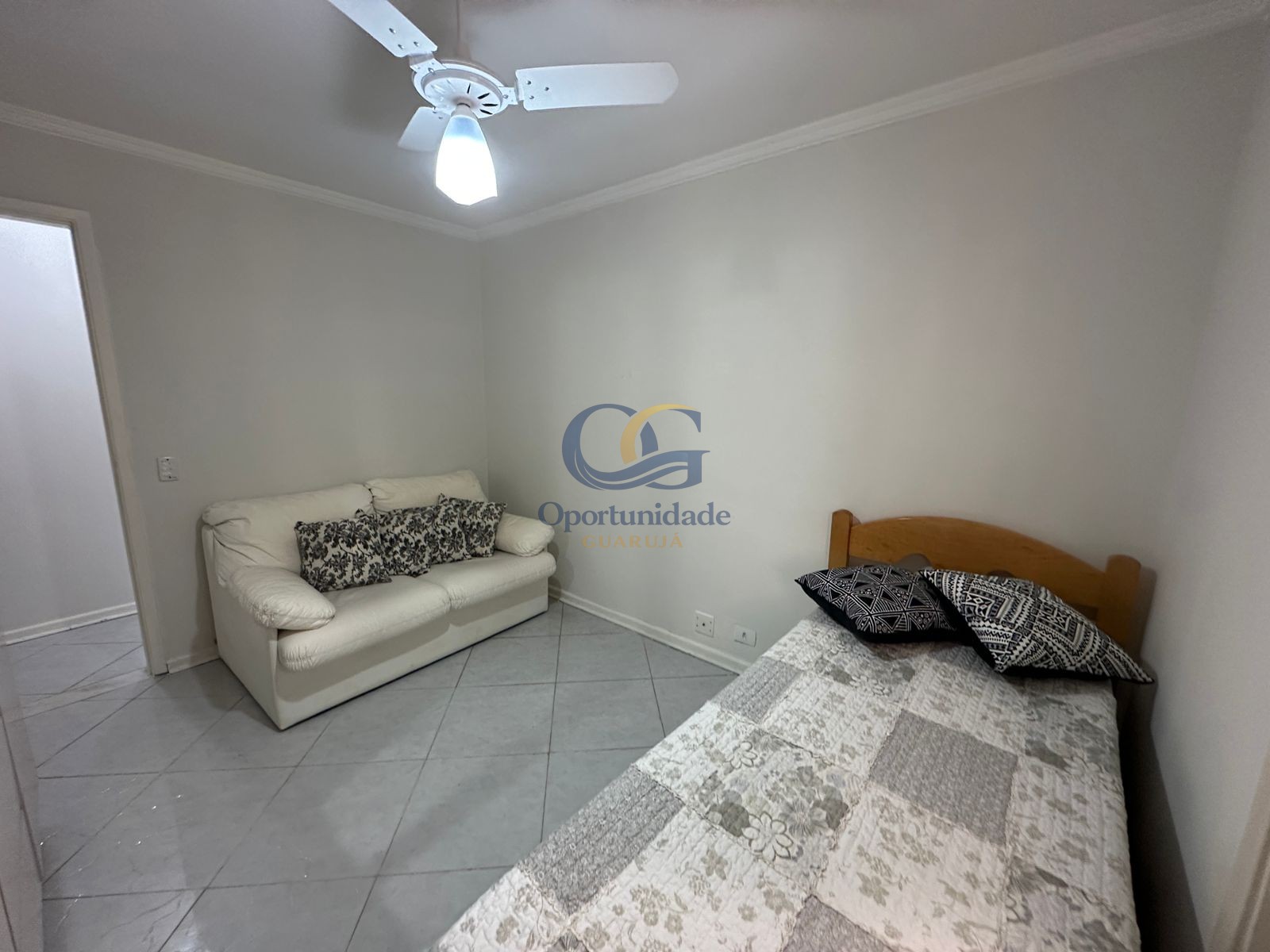 Apartamento na Praia das Pitangueiras, Guarujá - SP