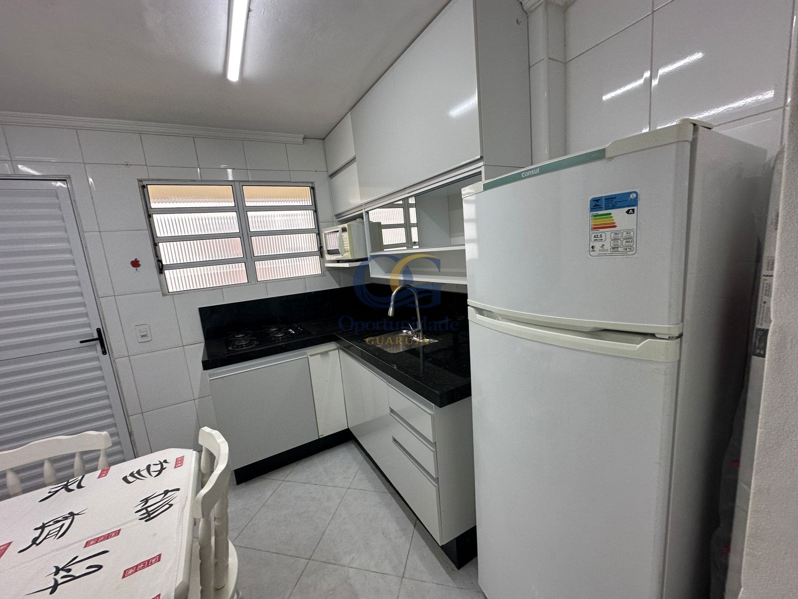 Apartamento na Praia das Pitangueiras, Guarujá - SP