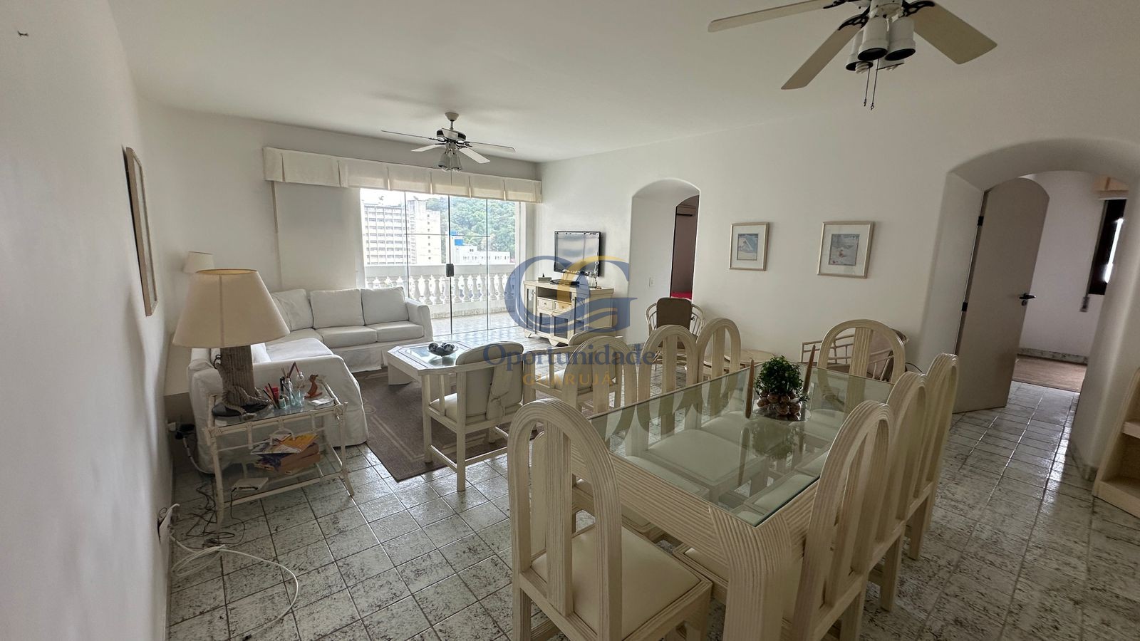 Apartamento na Praia das Pitangueiras, Guarujá - SP