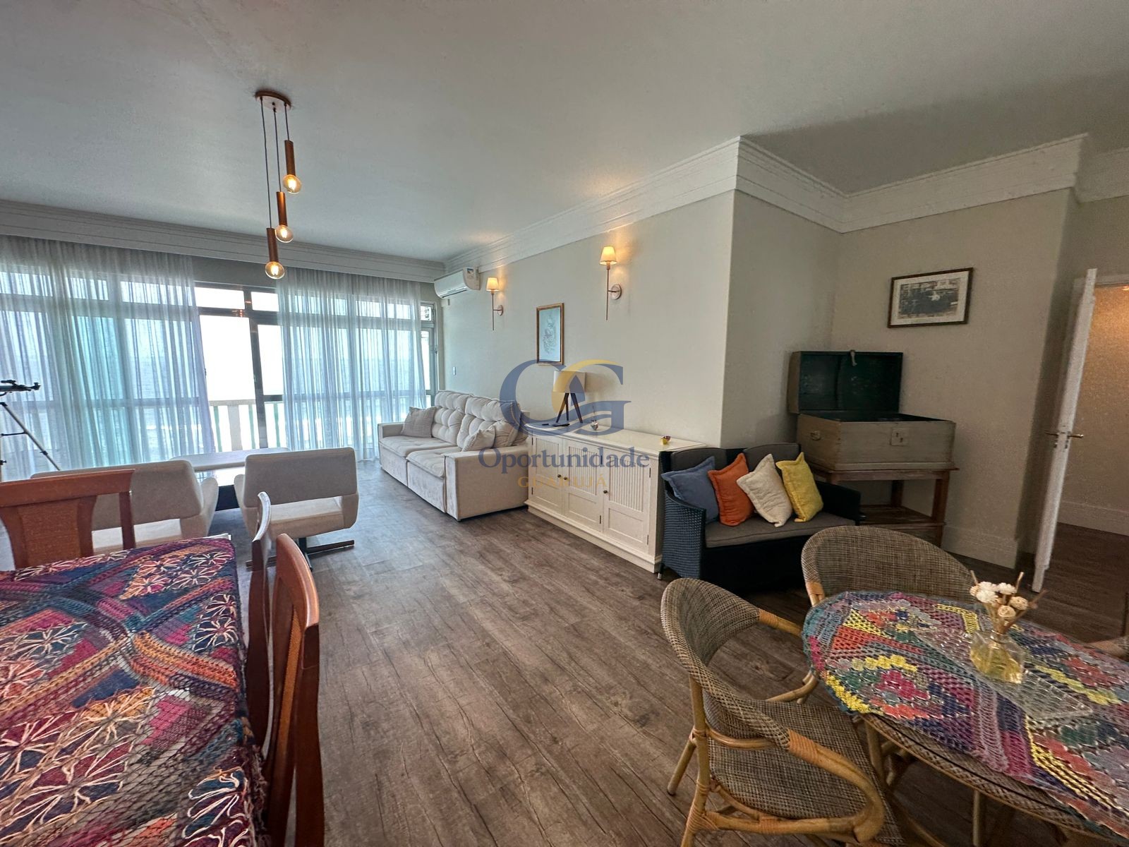 Apartamento Frente ao Mar nas Pitangueiras, Guarujá - SP