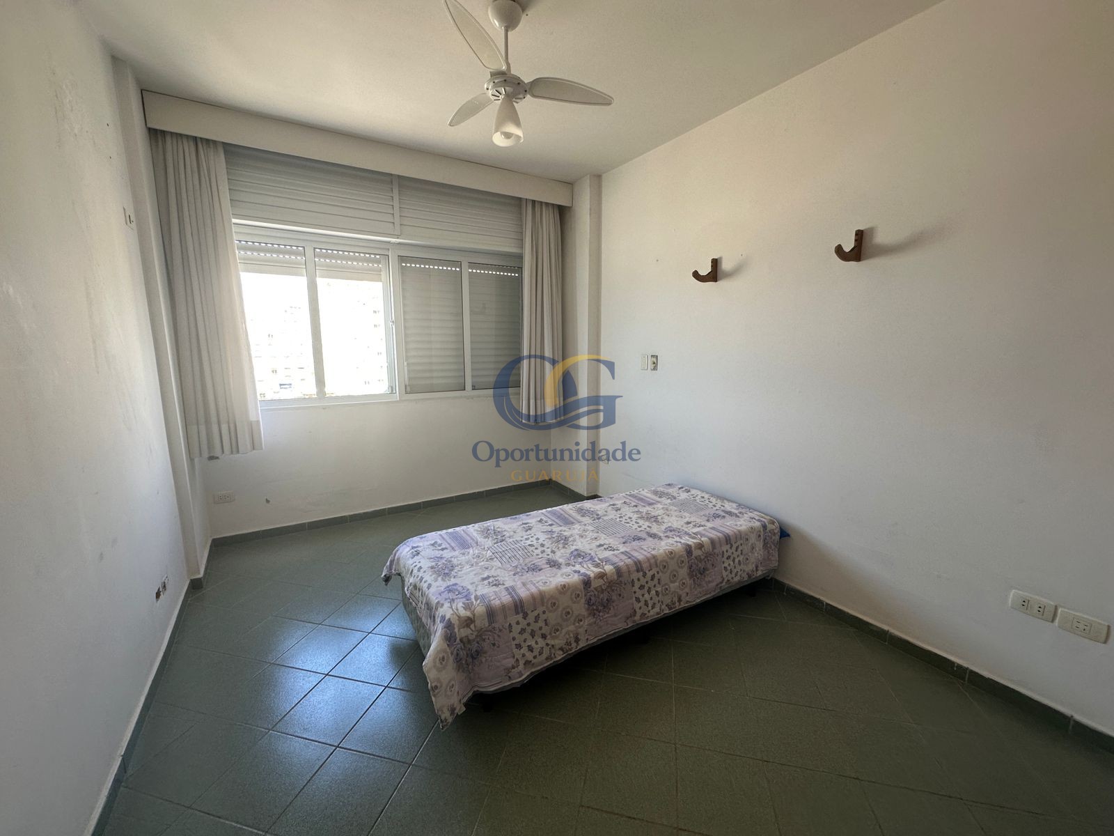 Apartamento na Praia das Pitangueiras, Guarujá - SP