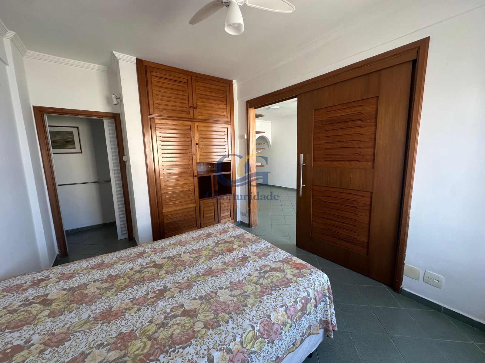 Apartamento na Praia das Pitangueiras, Guarujá - SP