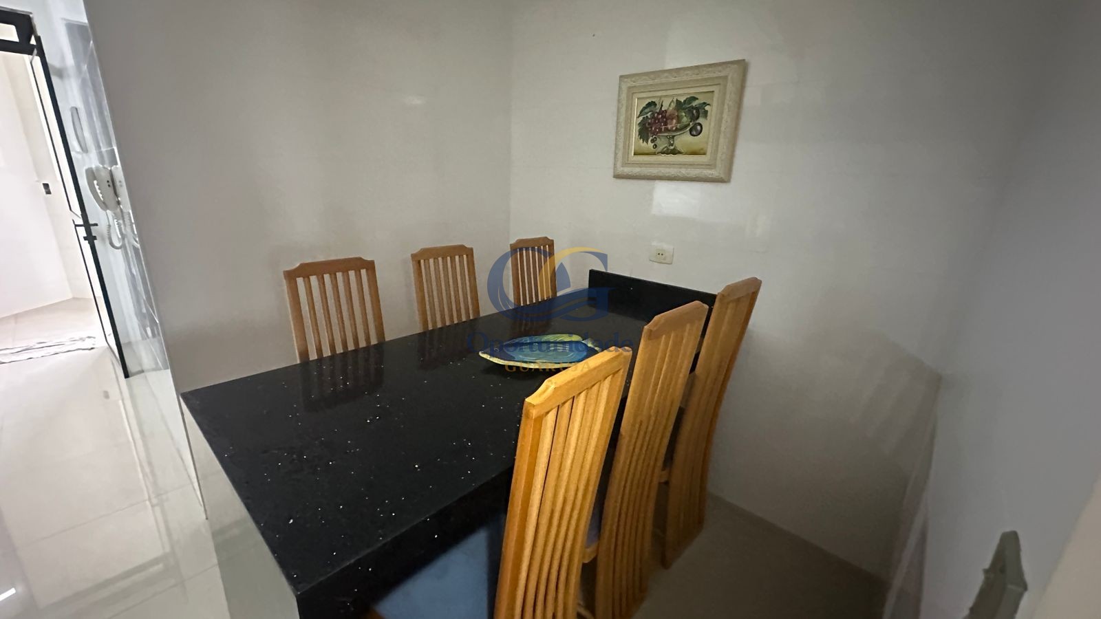 Apartamento na Praia das Pitangueiras, Guarujá - SP