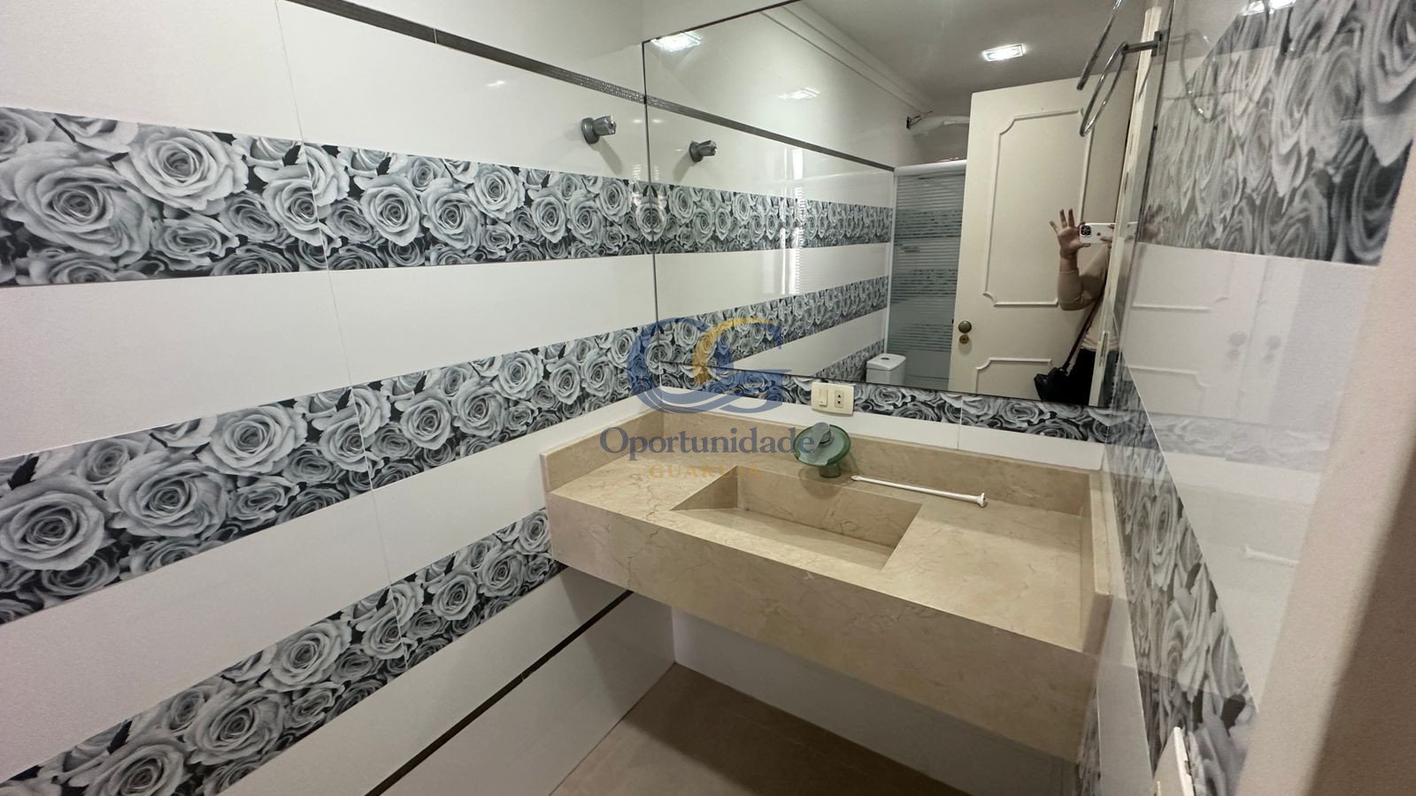 Apartamento na Praia das Pitangueiras, Guarujá - SP