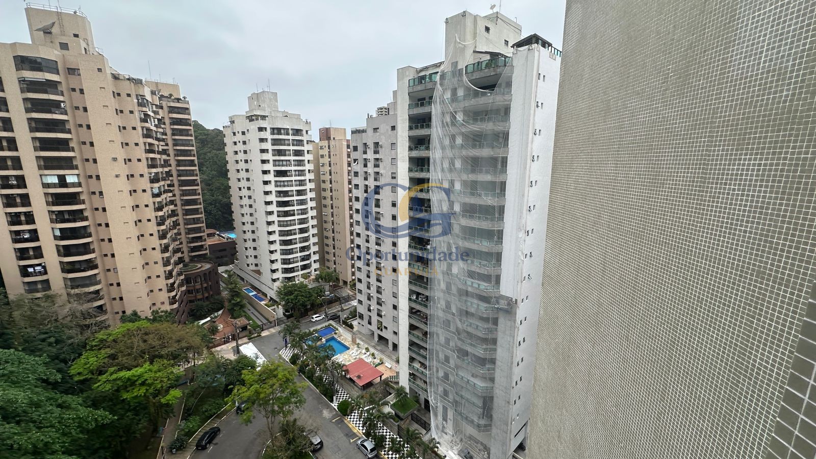 Apartamento na Praia das Pitangueiras, Guarujá - SP