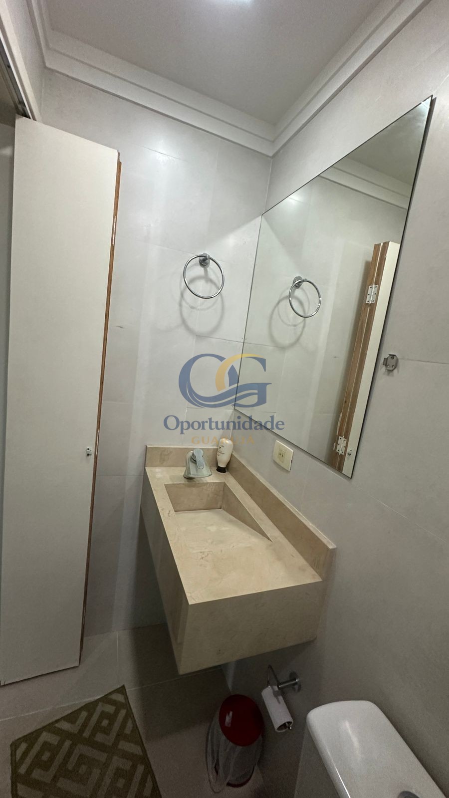 Apartamento na Praia das Pitangueiras, Guarujá - SP