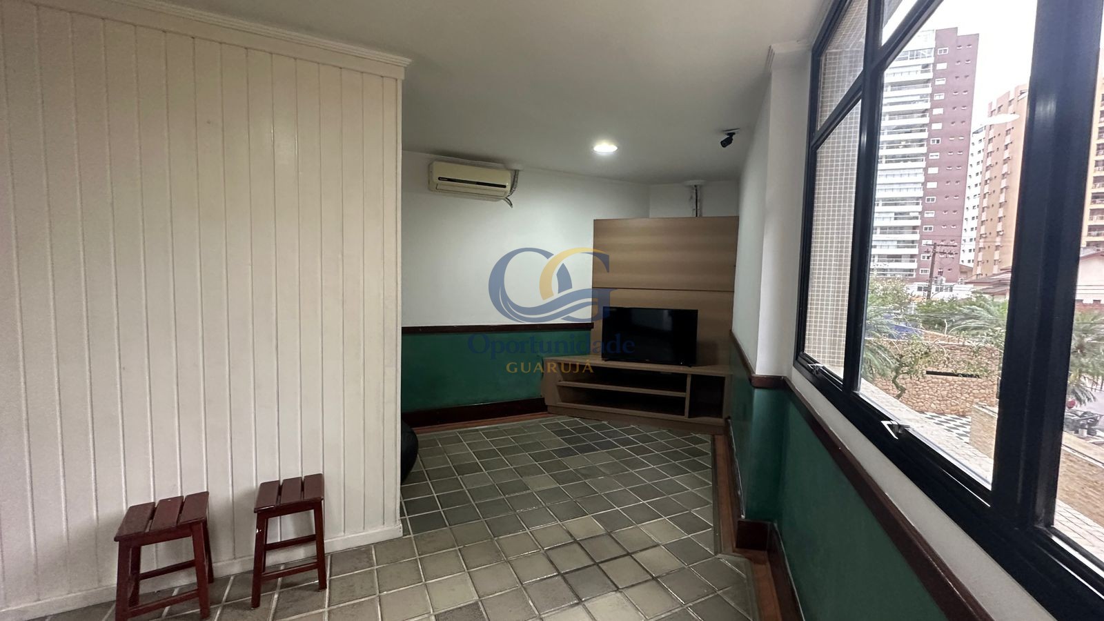 Apartamento na Praia das Pitangueiras, Guarujá - SP