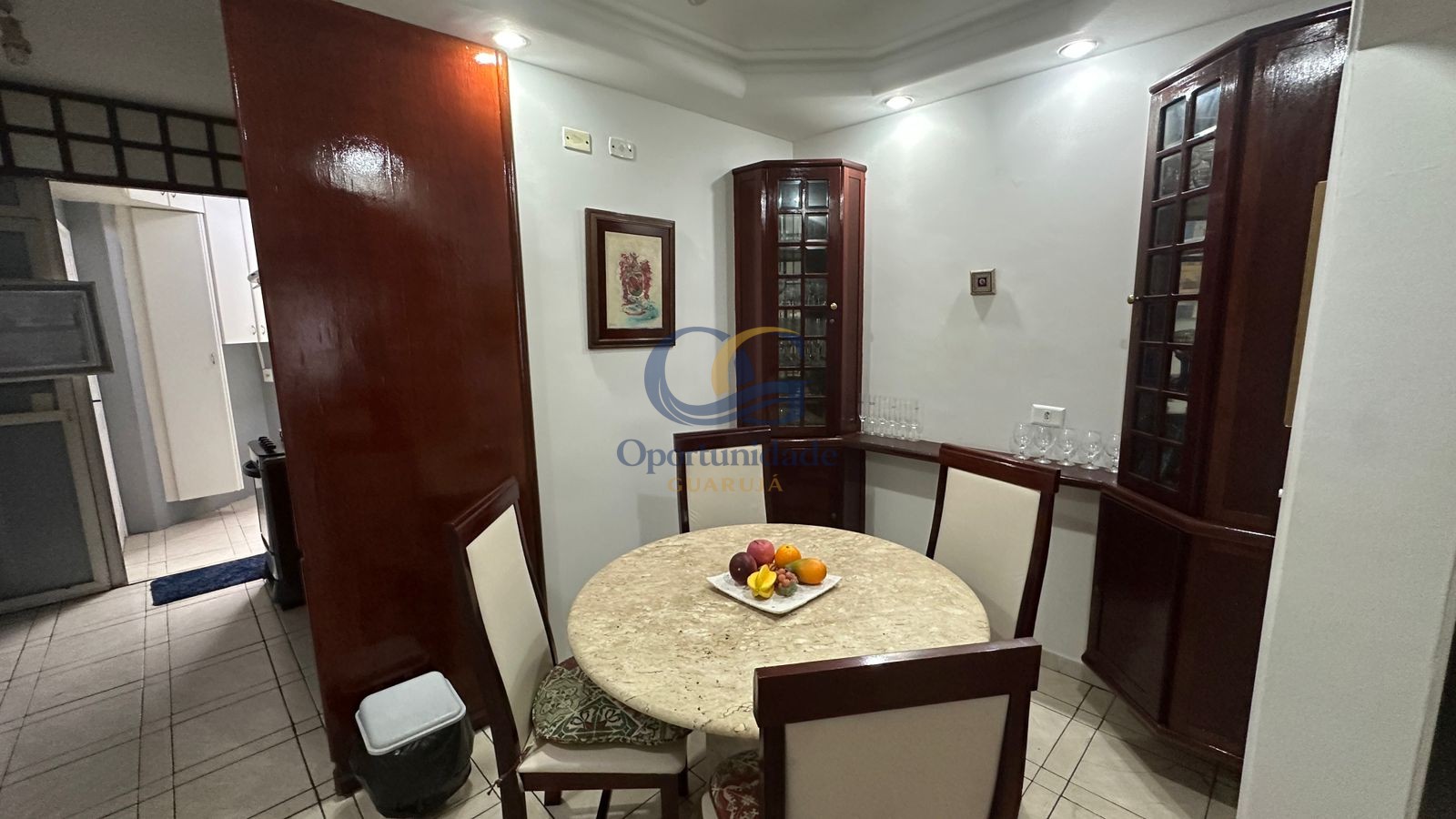 Apartamento na Praia das Pitangueiras, Guarujá - SP