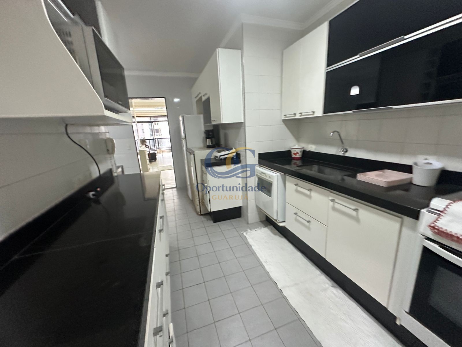 Apartamento na Praia das Pitangueiras, Guarujá - SP