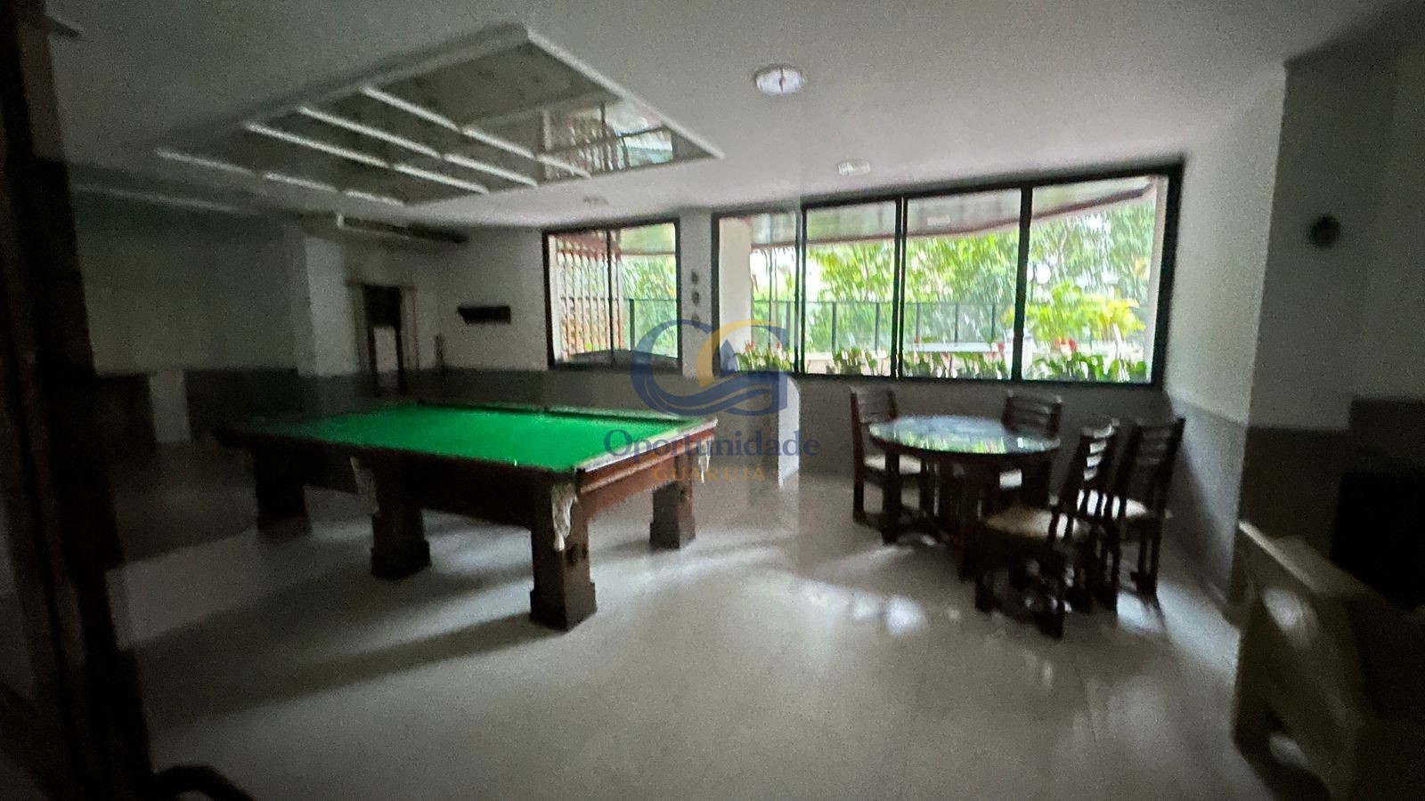 Apartamento na Praia das Pitangueiras, Guarujá - SP