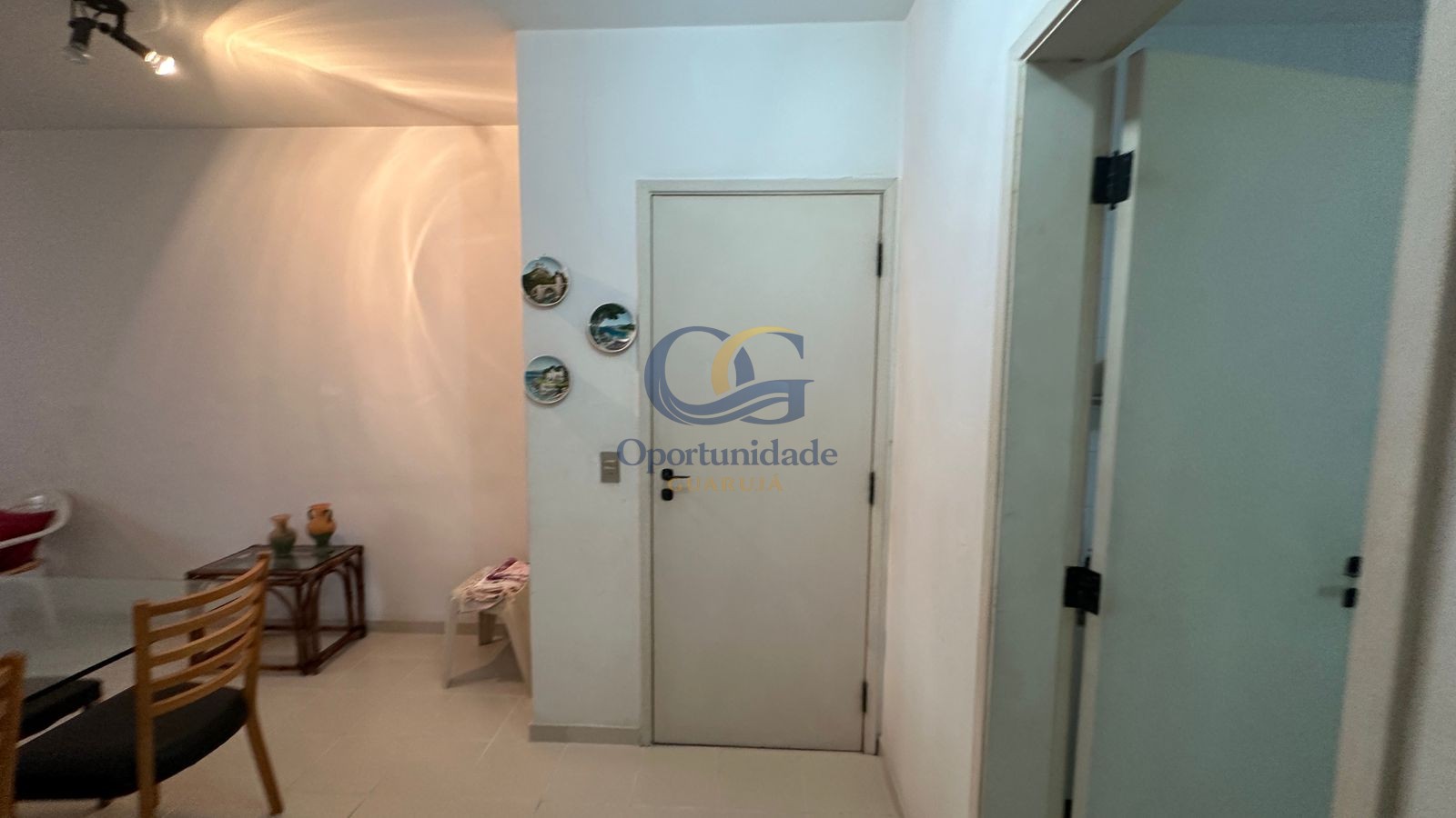 Apartamento na Praia das Pitangueiras, Guarujá - SP