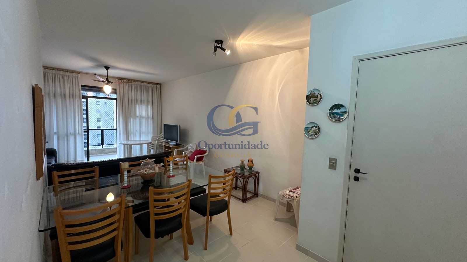 Apartamento na Praia das Pitangueiras, Guarujá - SP