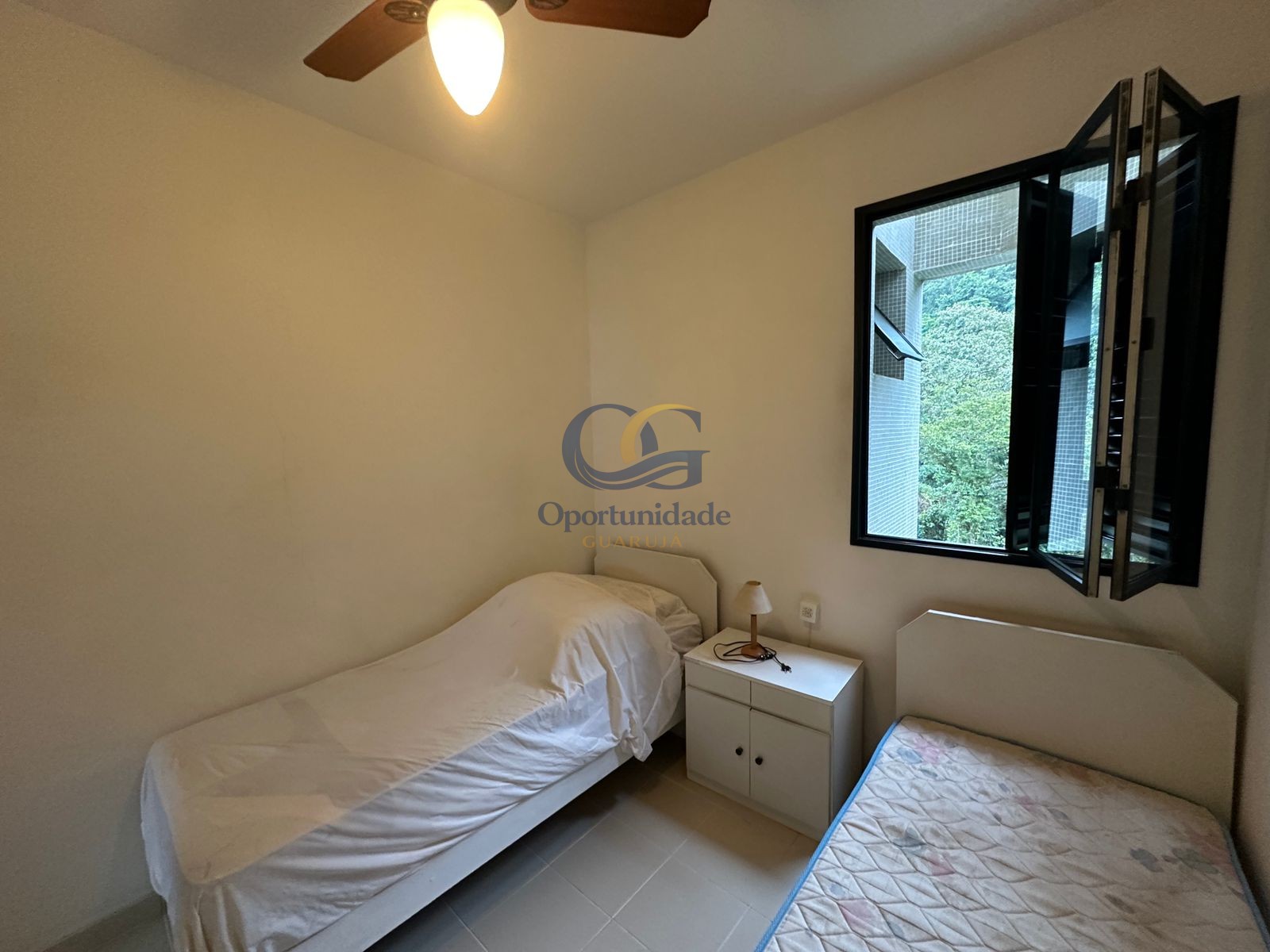 Apartamento na Praia das Pitangueiras, Guarujá - SP