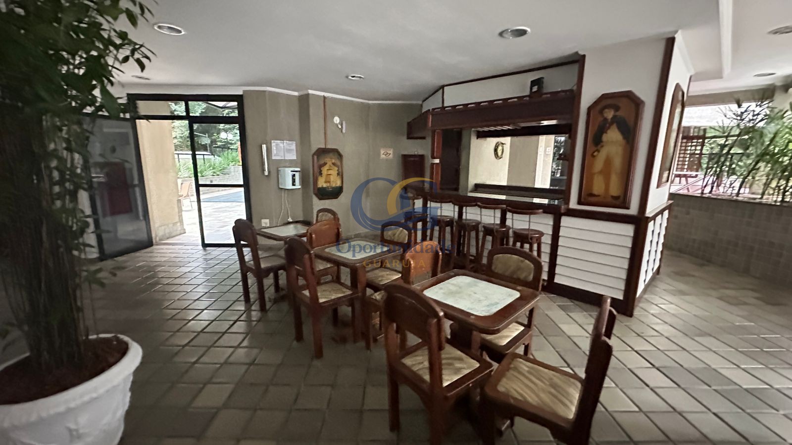 Apartamento na Praia das Pitangueiras, Guarujá - SP