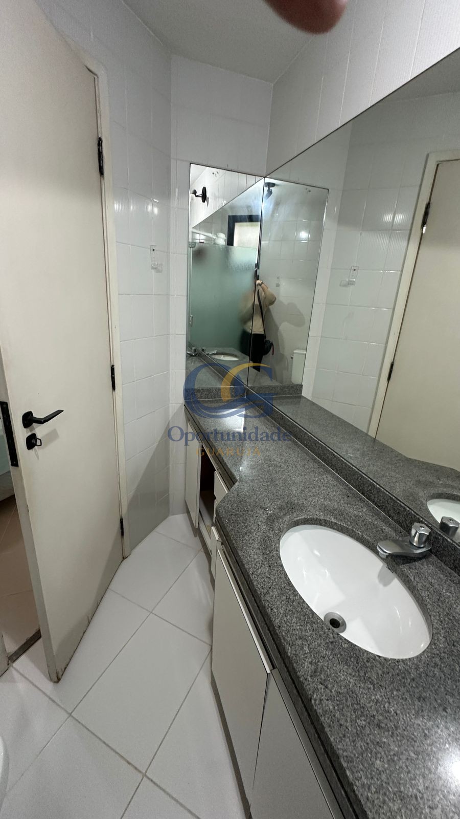 Apartamento na Praia das Pitangueiras, Guarujá - SP