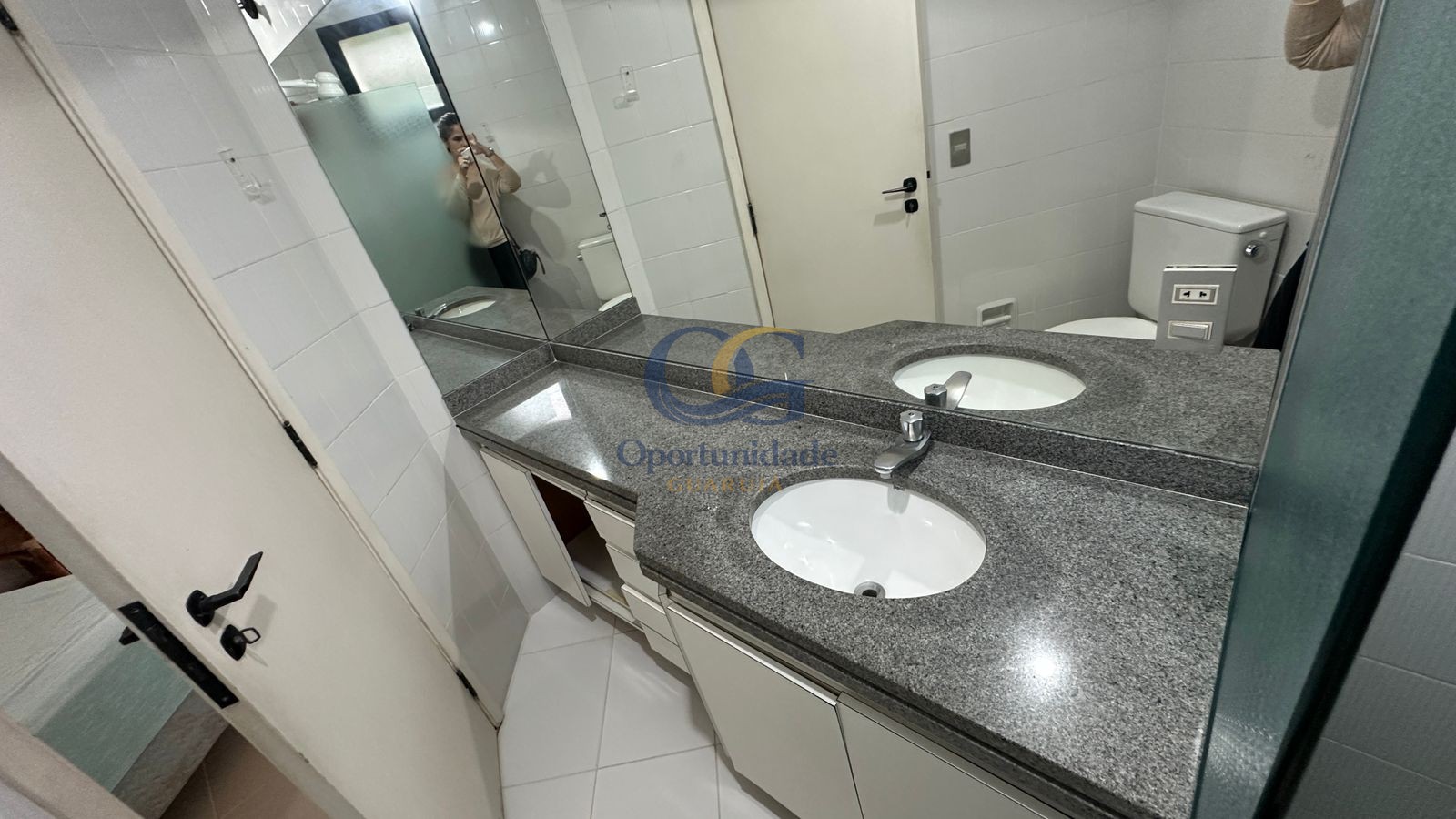 Apartamento na Praia das Pitangueiras, Guarujá - SP