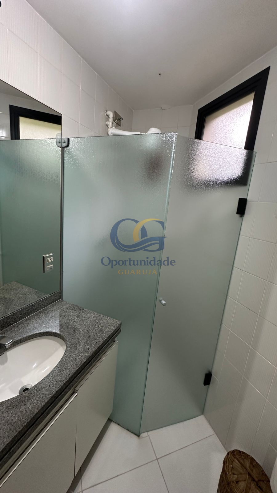 Apartamento na Praia das Pitangueiras, Guarujá - SP
