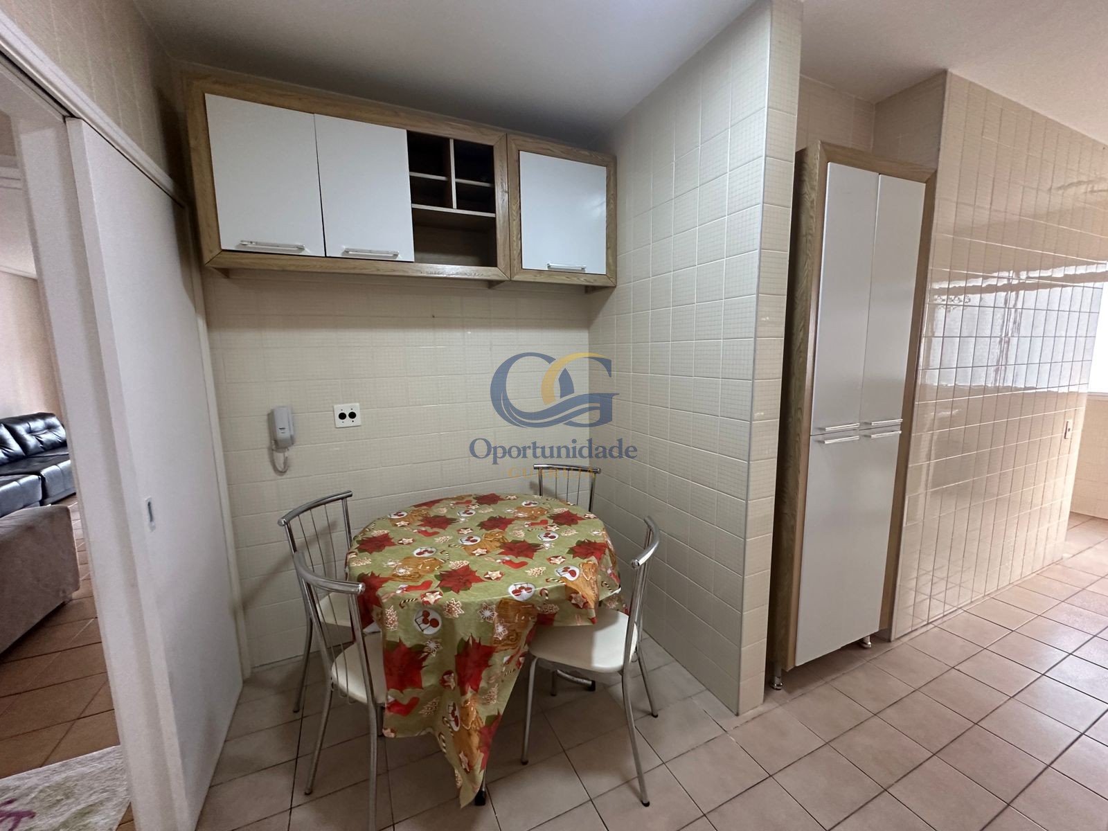 Apartamento na Praia das Pitangueiras, Guarujá - SP