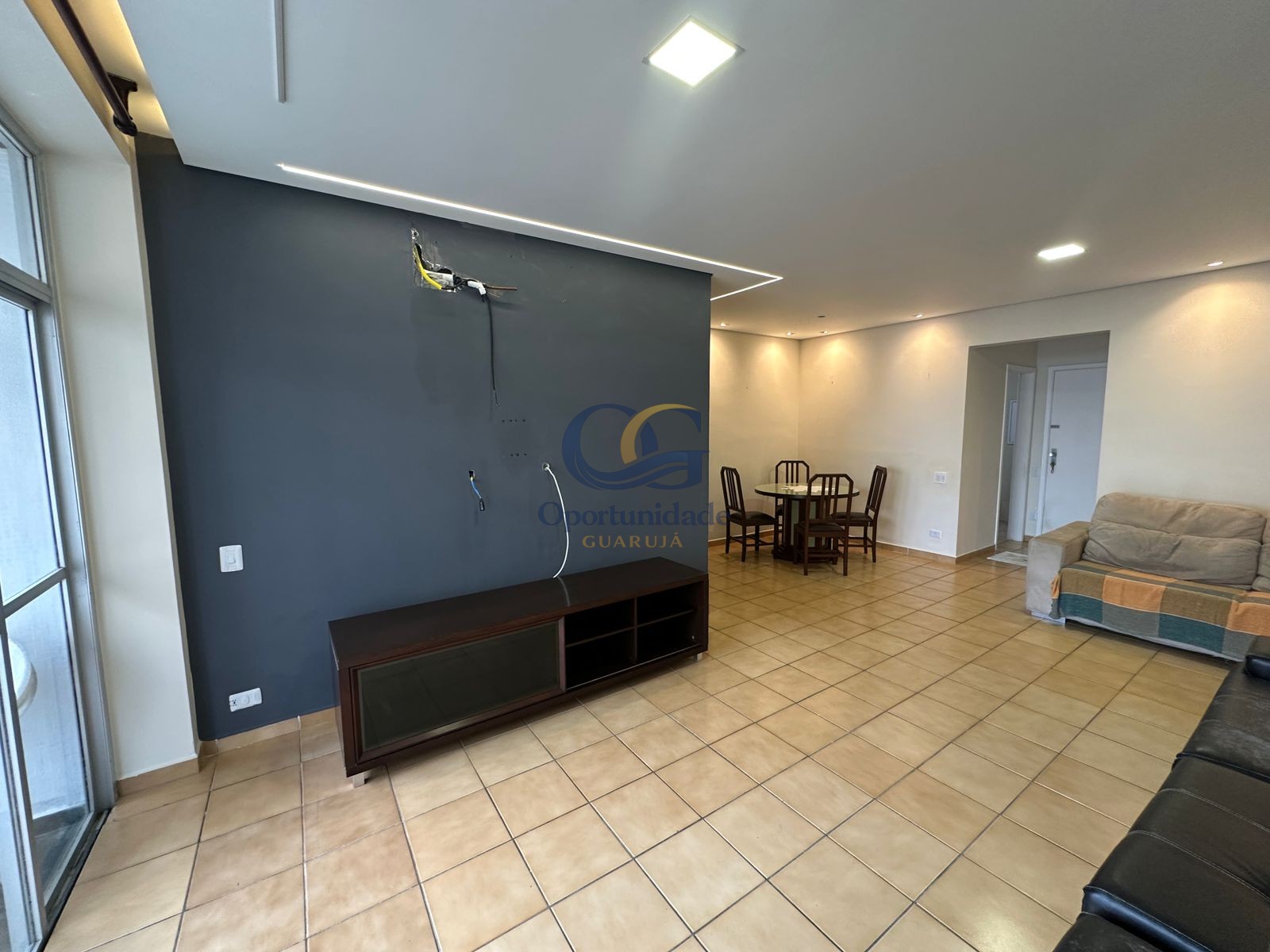 Apartamento na Praia das Pitangueiras, Guarujá - SP