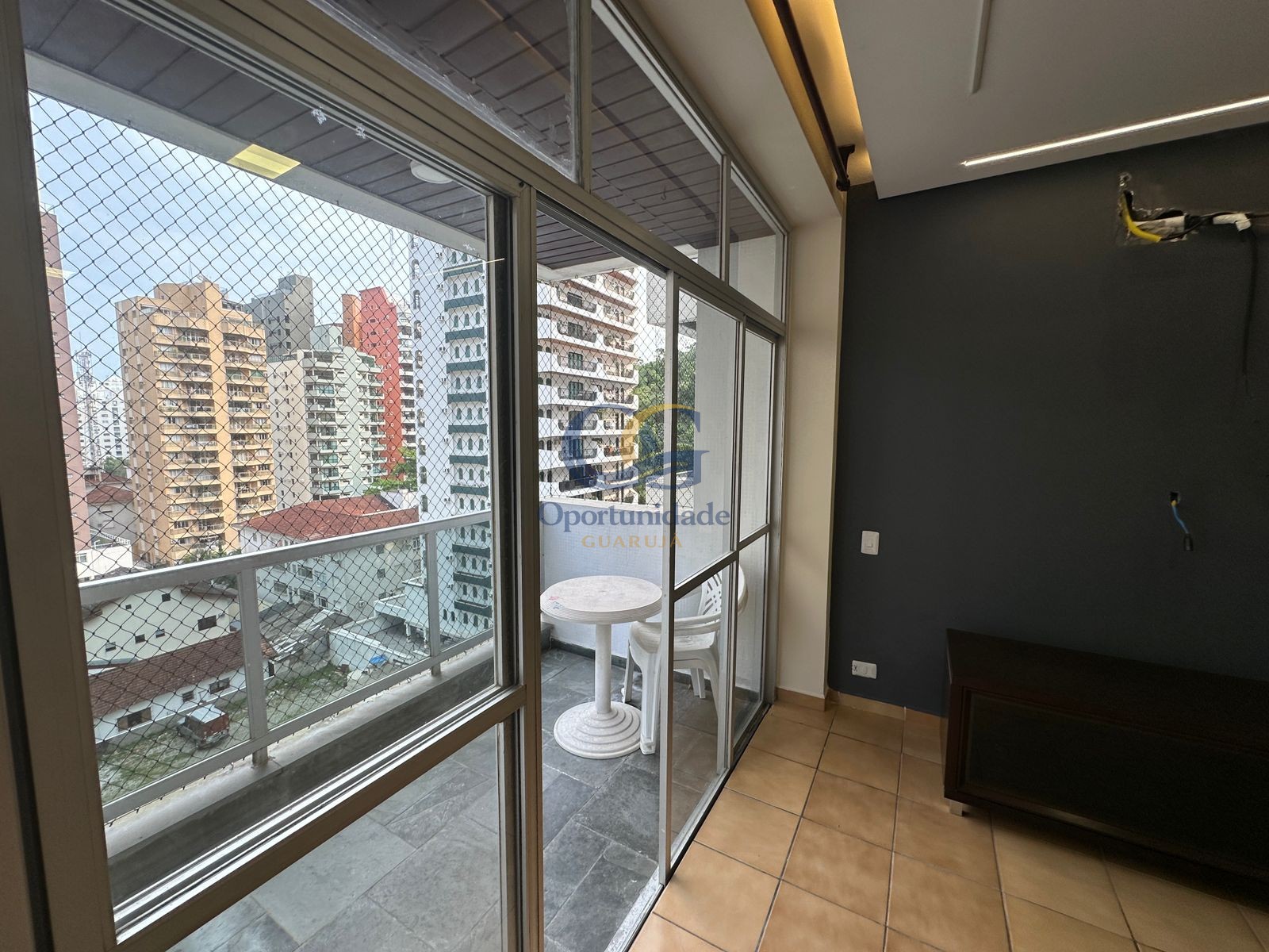 Apartamento na Praia das Pitangueiras, Guarujá - SP
