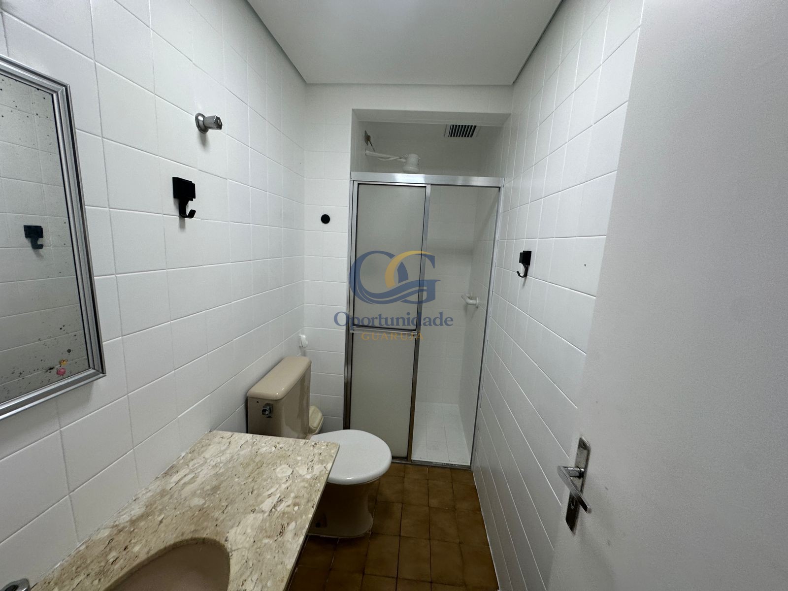Apartamento na Praia das Pitangueiras, Guarujá - SP