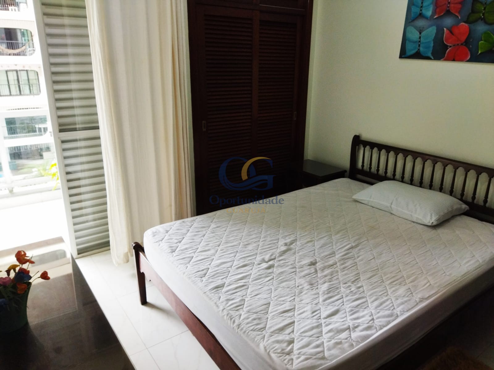 Apartamento na Praia das Pitangueiras, Guarujá - SP