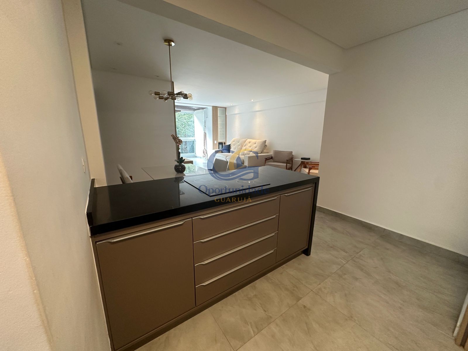 Apartamento na Praia das Pitangueiras, Guarujá - SP