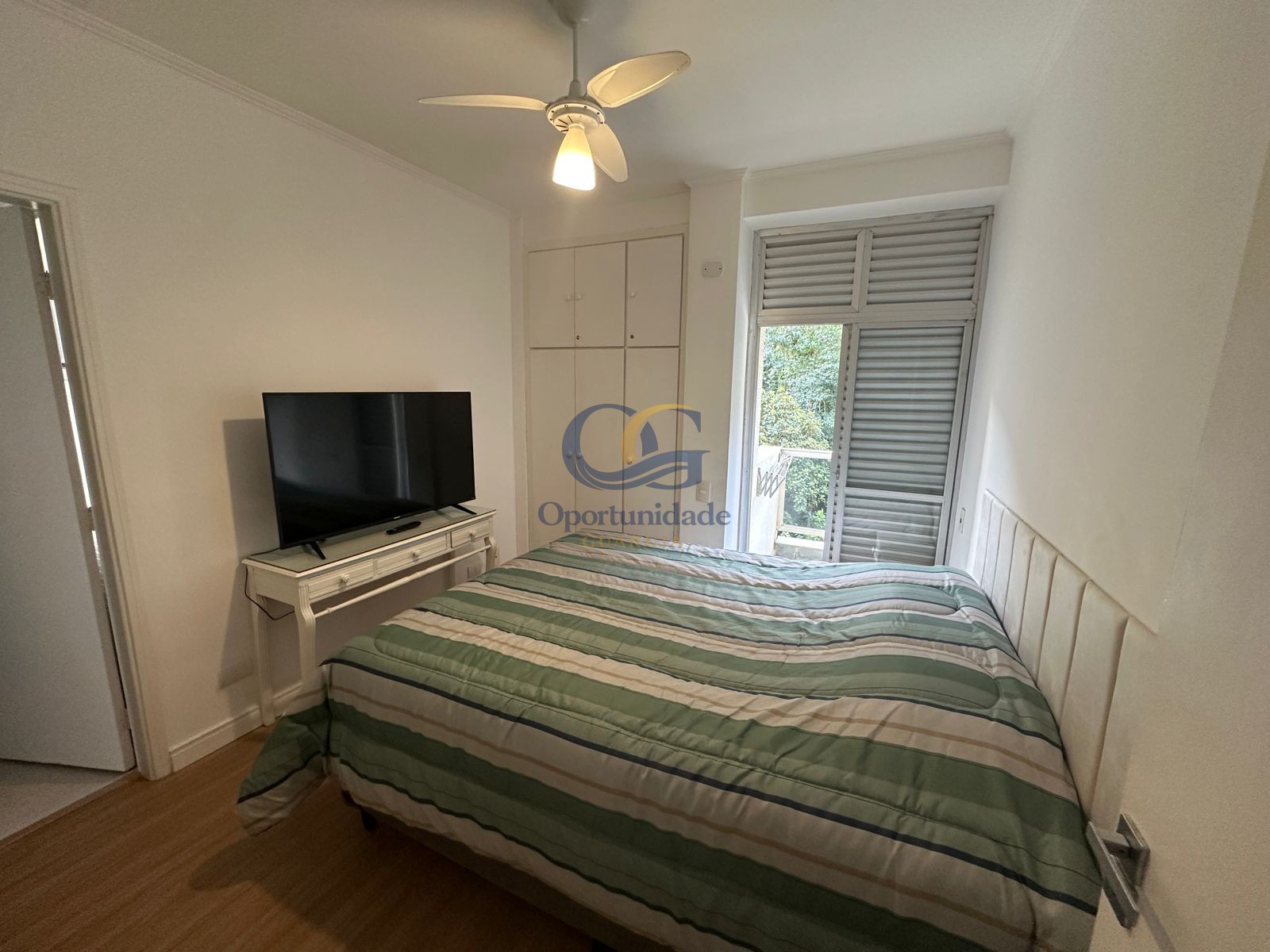 Apartamento na Praia das Pitangueiras, Guarujá - SP
