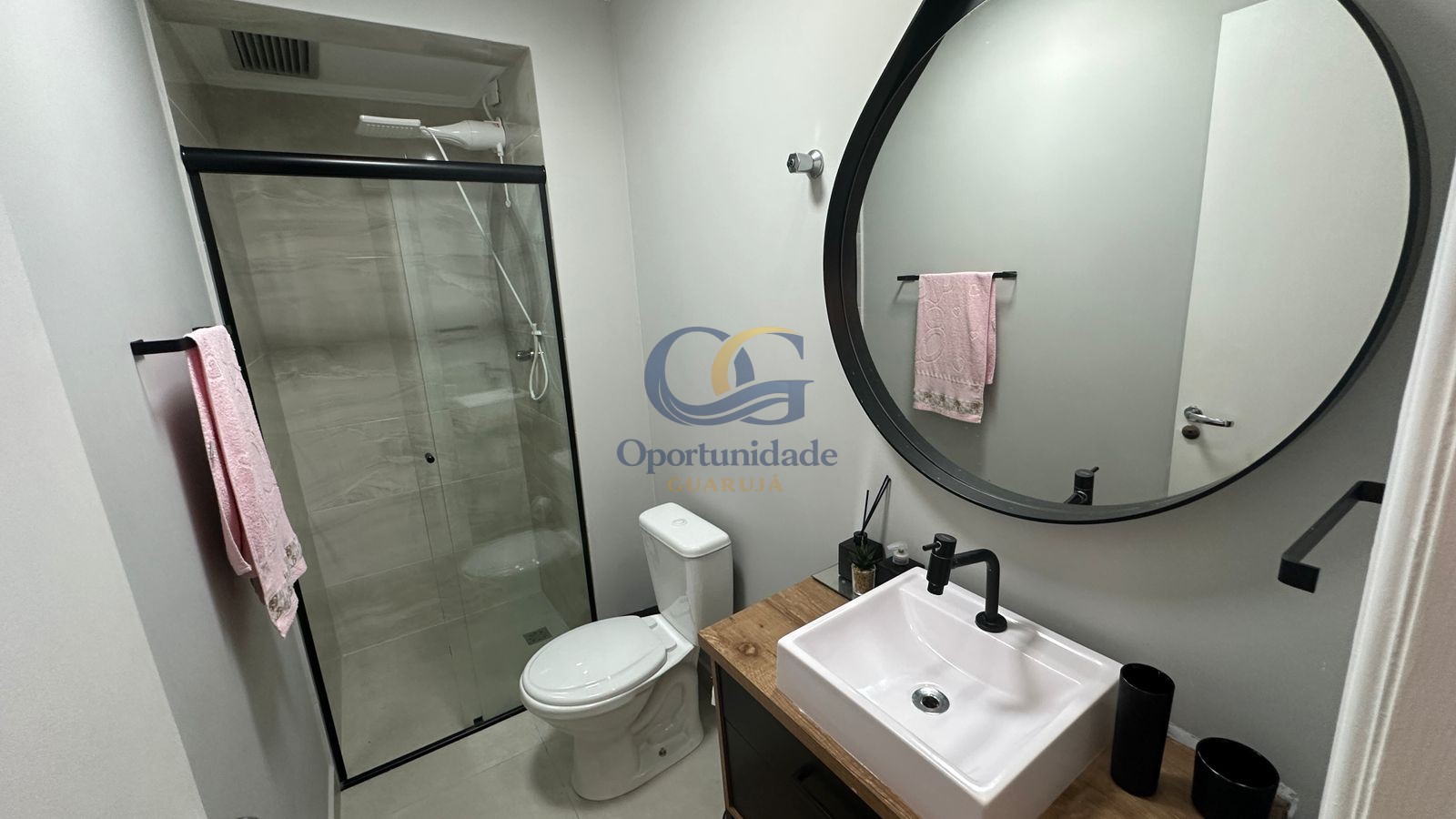 Apartamento na Praia das Pitangueiras, Guarujá - SP