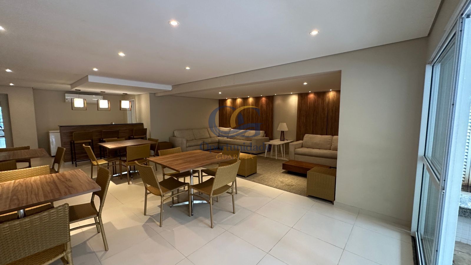 Apartamento na Praia das Pitangueiras, Guarujá - SP