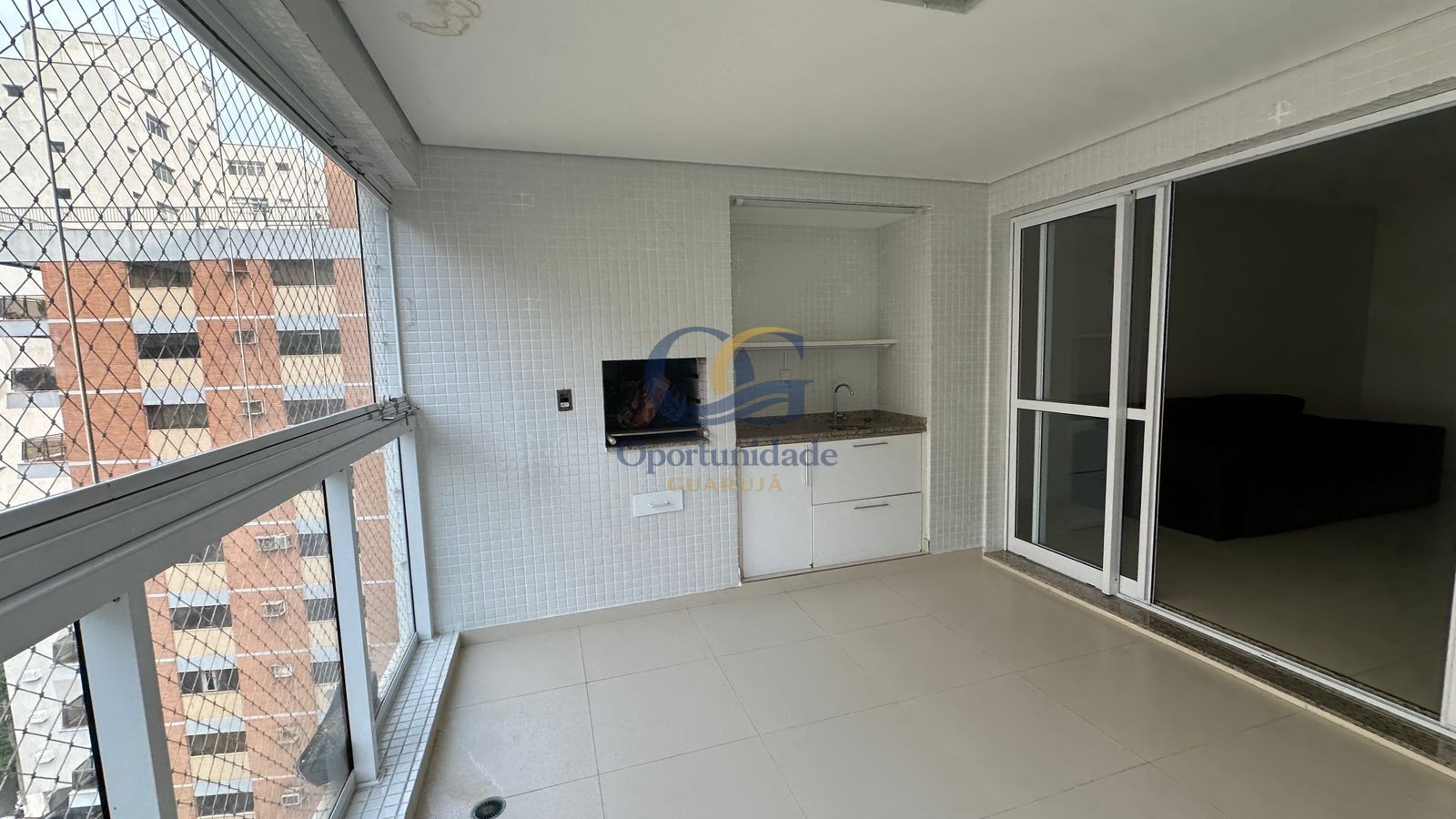 Apartamento na Praia das Pitangueiras, Guarujá - SP