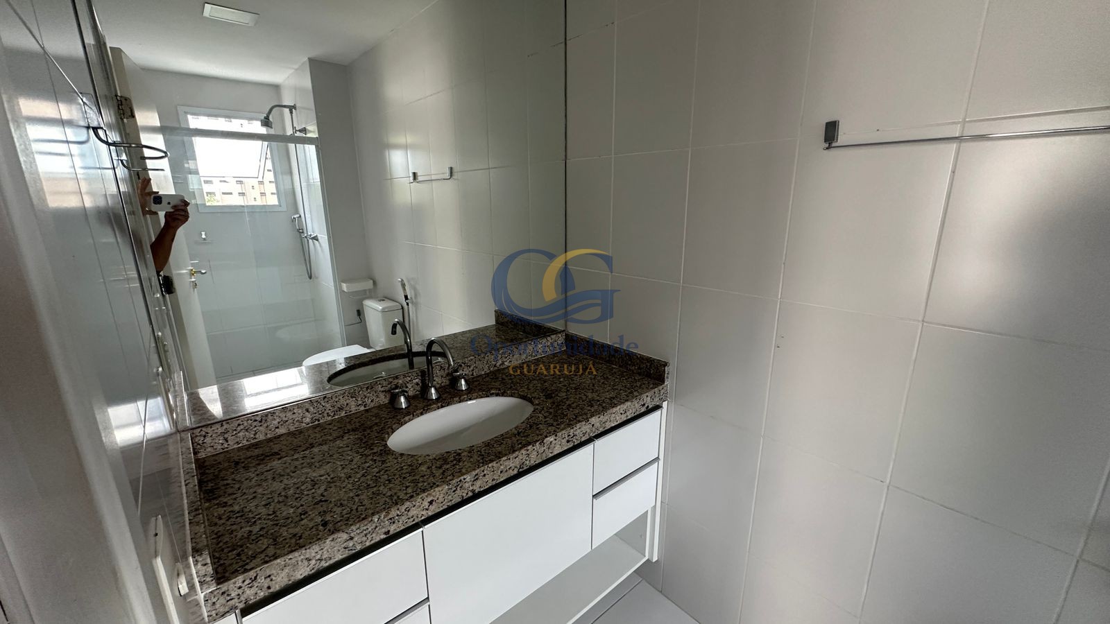 Apartamento na Praia das Pitangueiras, Guarujá - SP
