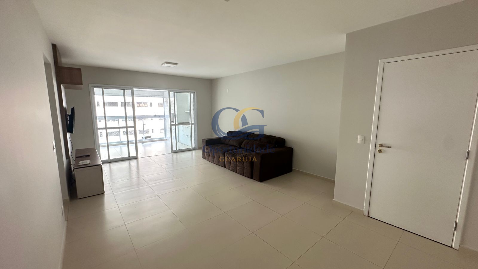 Apartamento na Praia das Pitangueiras, Guarujá - SP