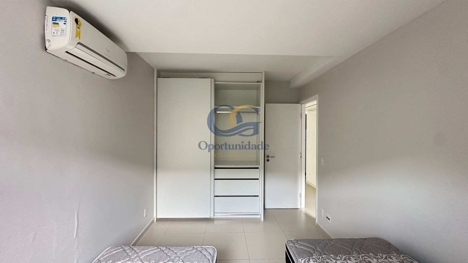Apartamento na Praia das Pitangueiras, Guarujá - SP