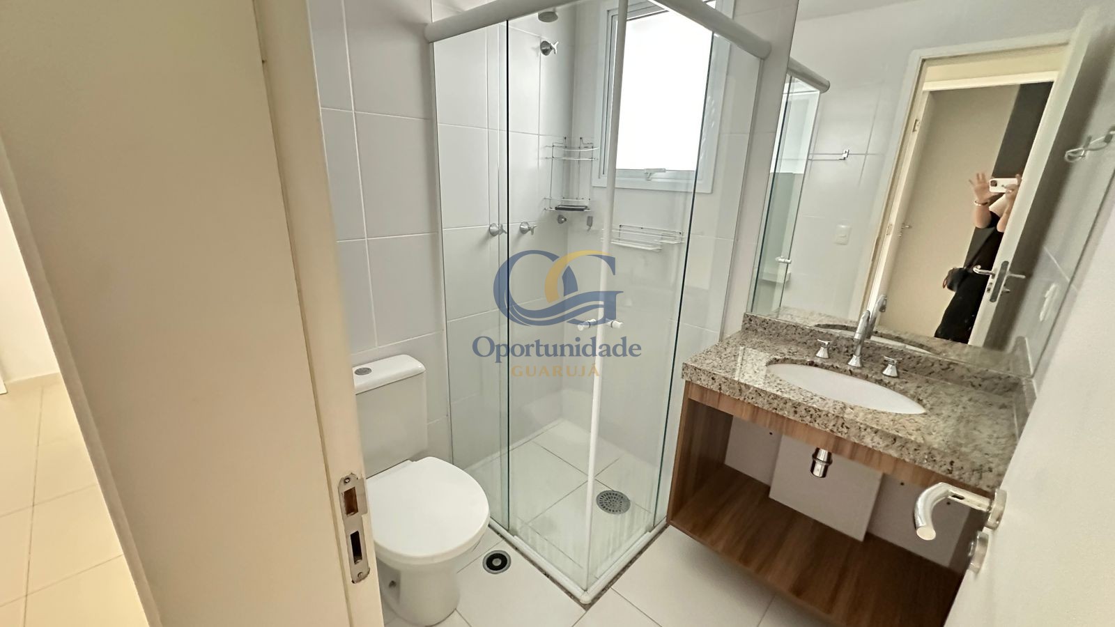 Apartamento na Praia das Pitangueiras, Guarujá - SP