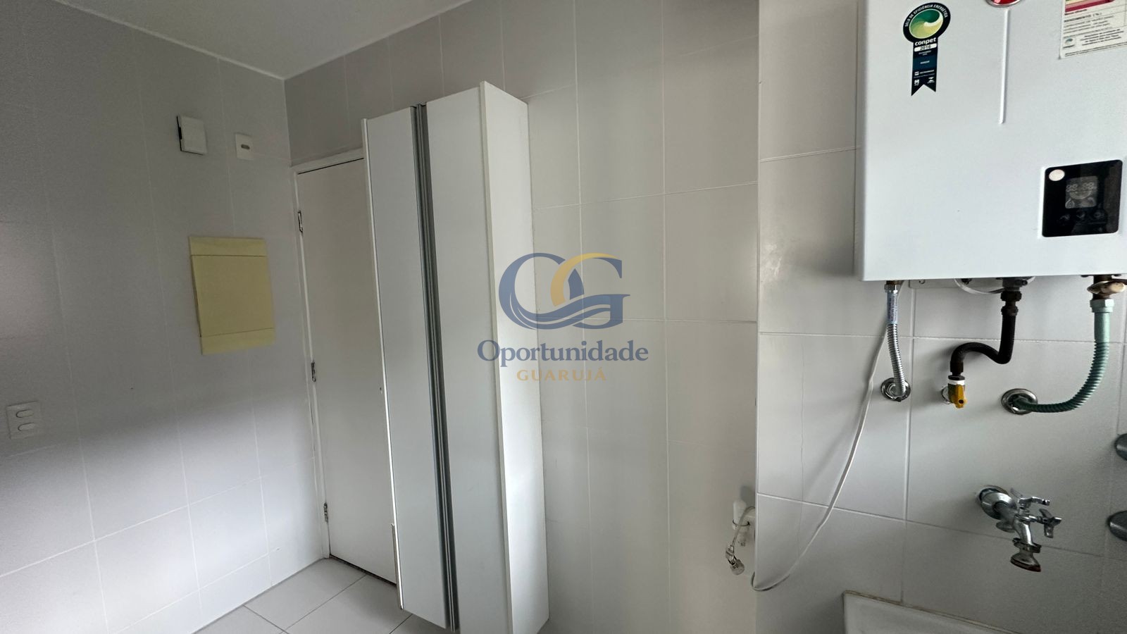 Apartamento na Praia das Pitangueiras, Guarujá - SP